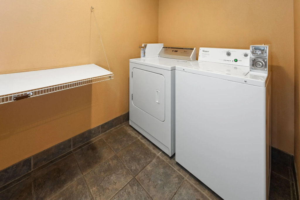 Days Inn & Suites by Wyndham Spokane Airport Airway Heights