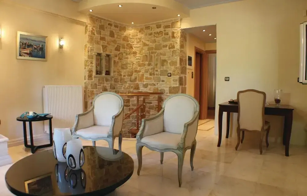 Amazing Home In Artemida With Kitchen