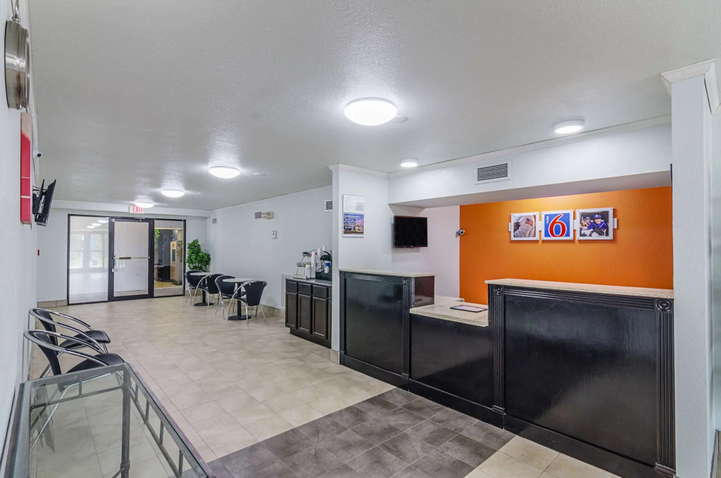 Motel 6 Troy