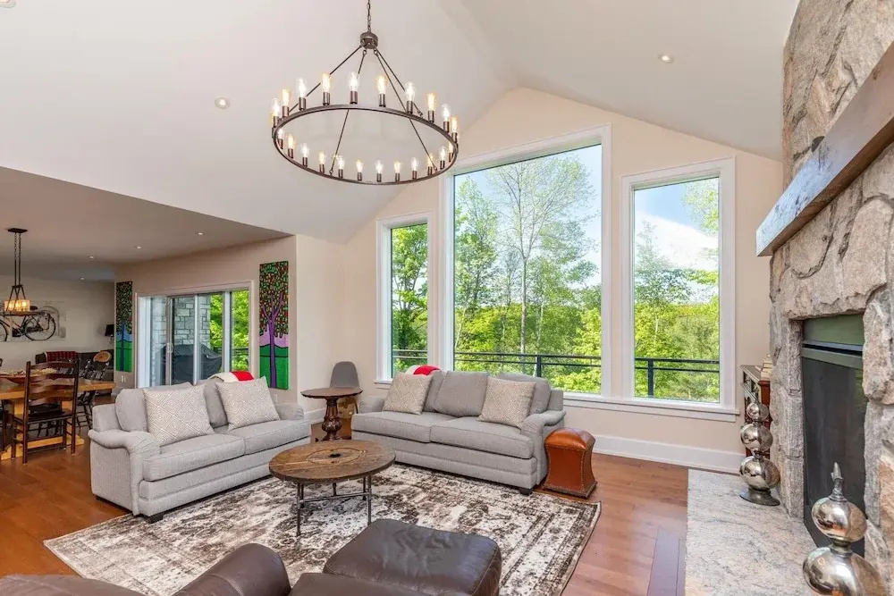 Villa Vista - Fabulous new Home Overlooking the Golf Course in Port Carling