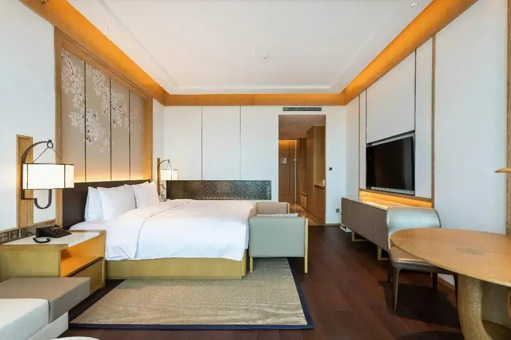 HUALUXE Suzhou Bay Hot Spring Resort by IHG