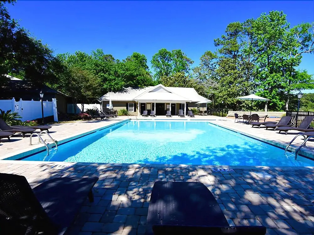 #200-3 Stillwood Drive 2 Bedrooms 2 Bathrooms Condo