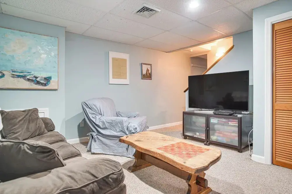 Beach & Lake Access: Group Getaway in Mashpee!