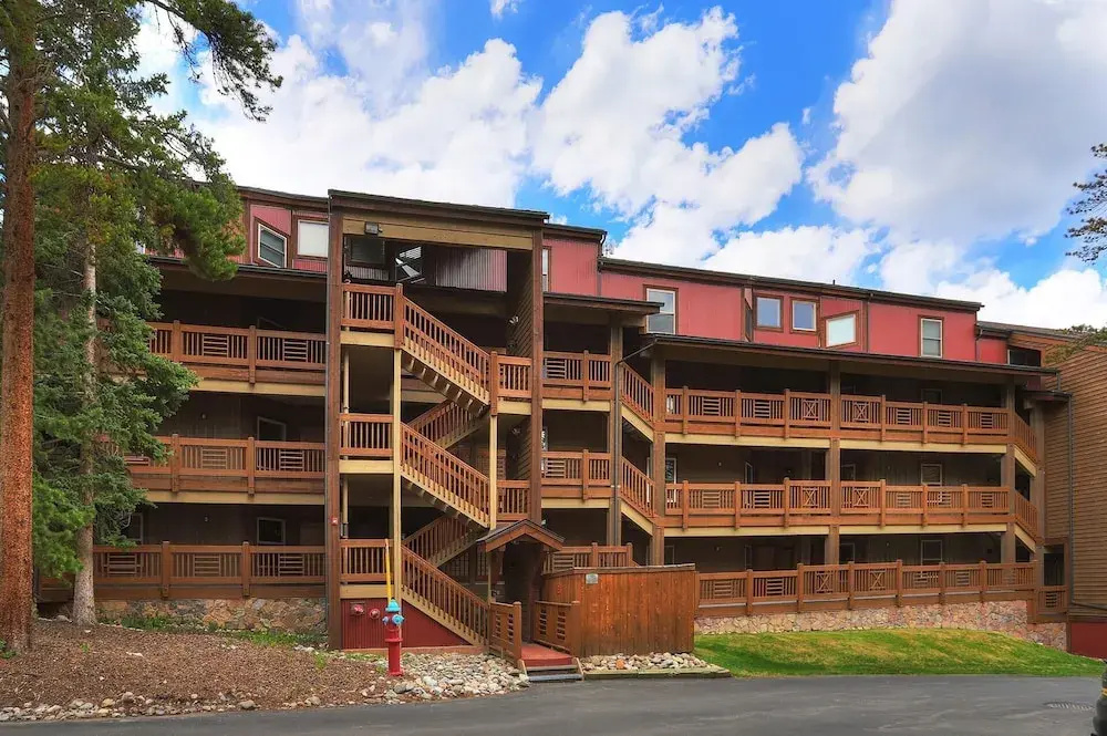 Tyra Summit A2A 3 Bedrooms 2 Bathrooms Condo