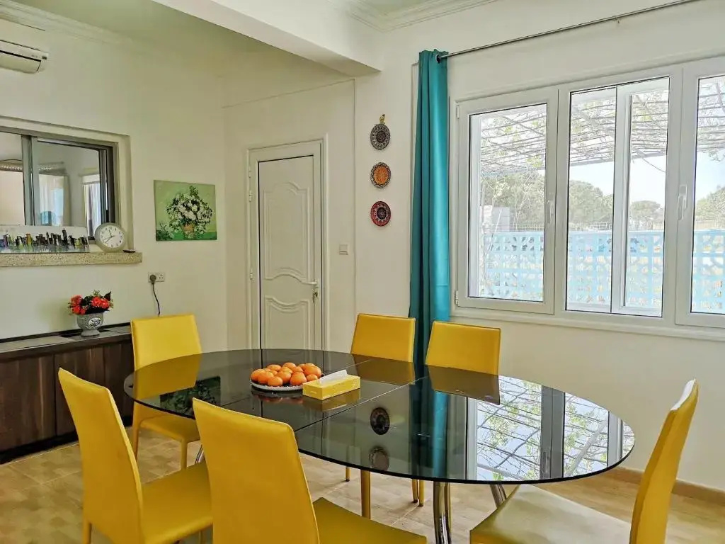 Coral Bay Villa .5 bedrooms.1 minute walk to the beach