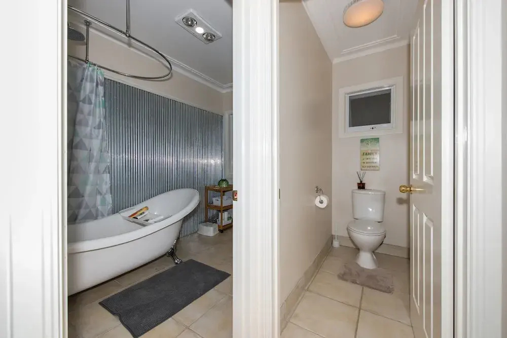 Lovely 5BR house walk to train and shops
