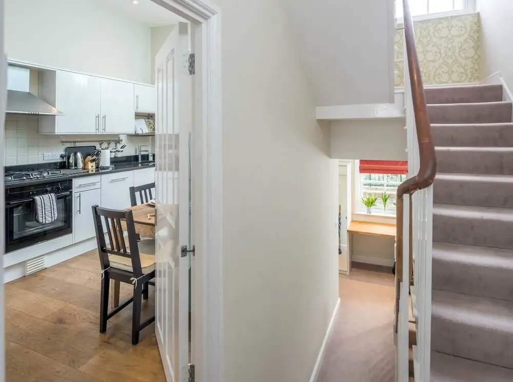 JOIVY Bright Flat for 6, Near Victoria and Warwick sq