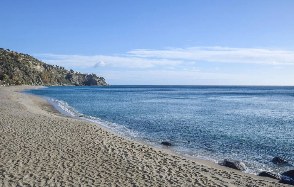 Nice Home in Ciminà With 4 Bedrooms and Wifi