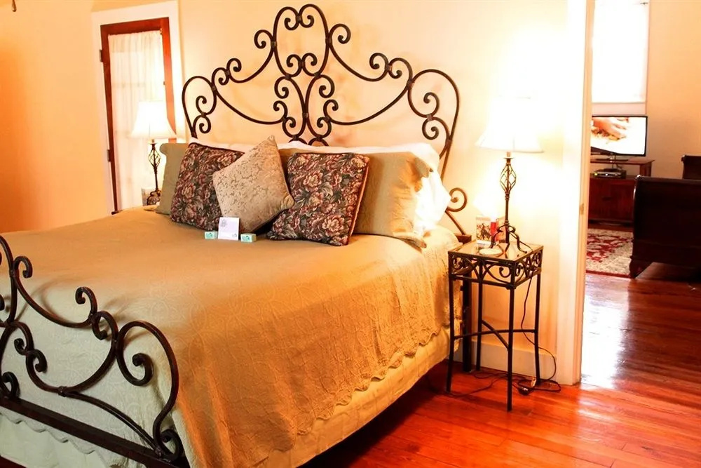 Evas Escape at Gardenia Inn