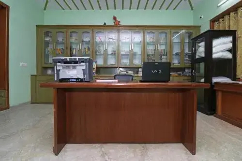 Love Guest House By OYO Rooms