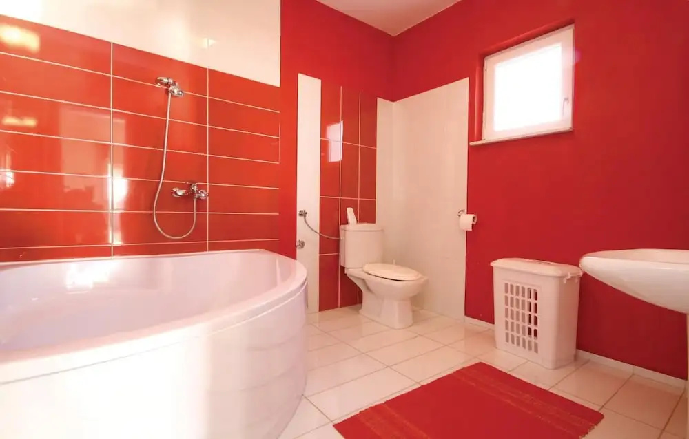 Awesome Home in Drinovci With Wifi and 5 Bedrooms