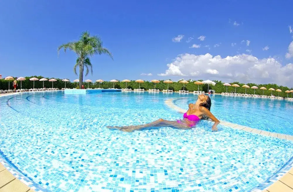 Madama Club Village