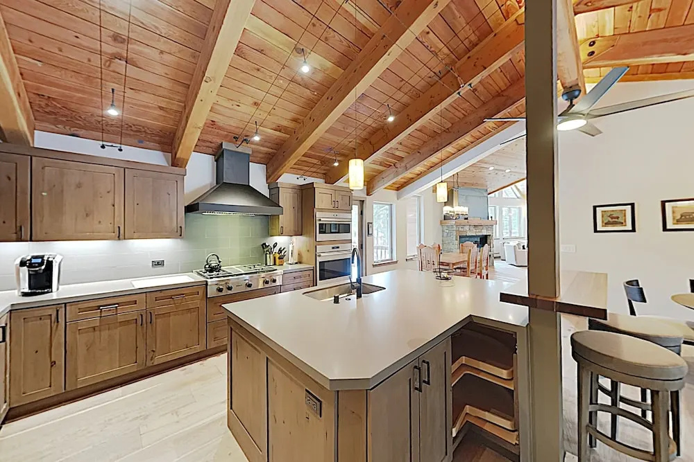 New Listing! Custom Alpine Home w/ Private Hot Tub home