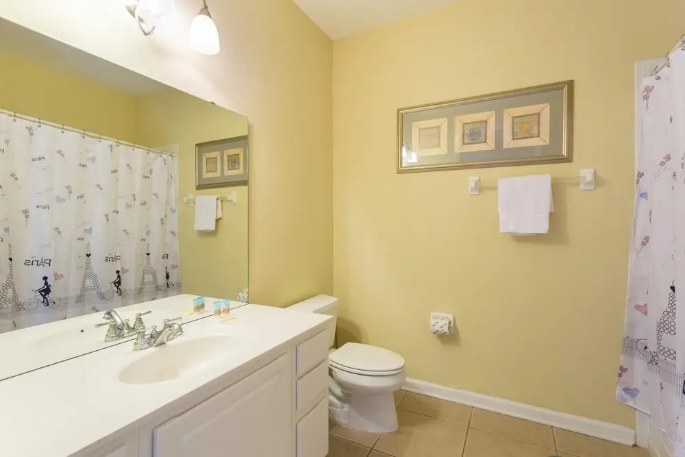 4Br 2Bath Condo Balcony 5min Conv Center 2087ft