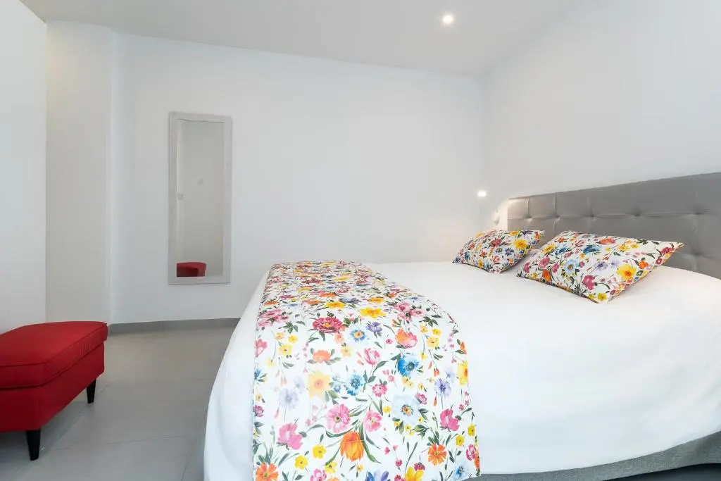 VV LOYANT CANTERAS "by henrypole home"