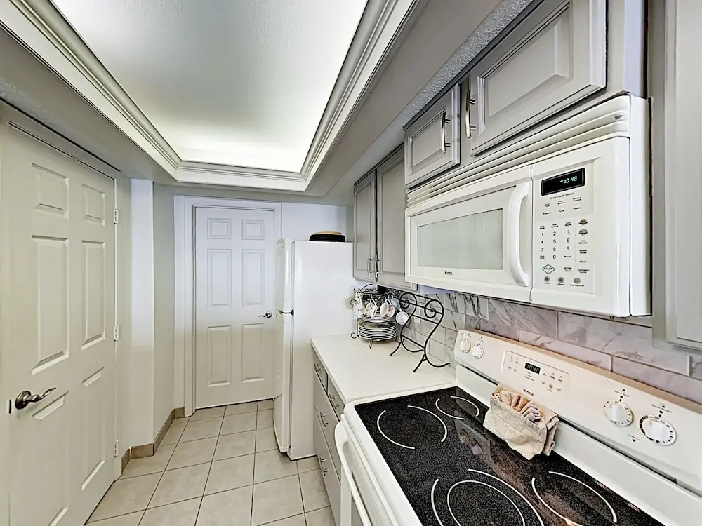 2BR Embassy #404 - 2 Br Condo