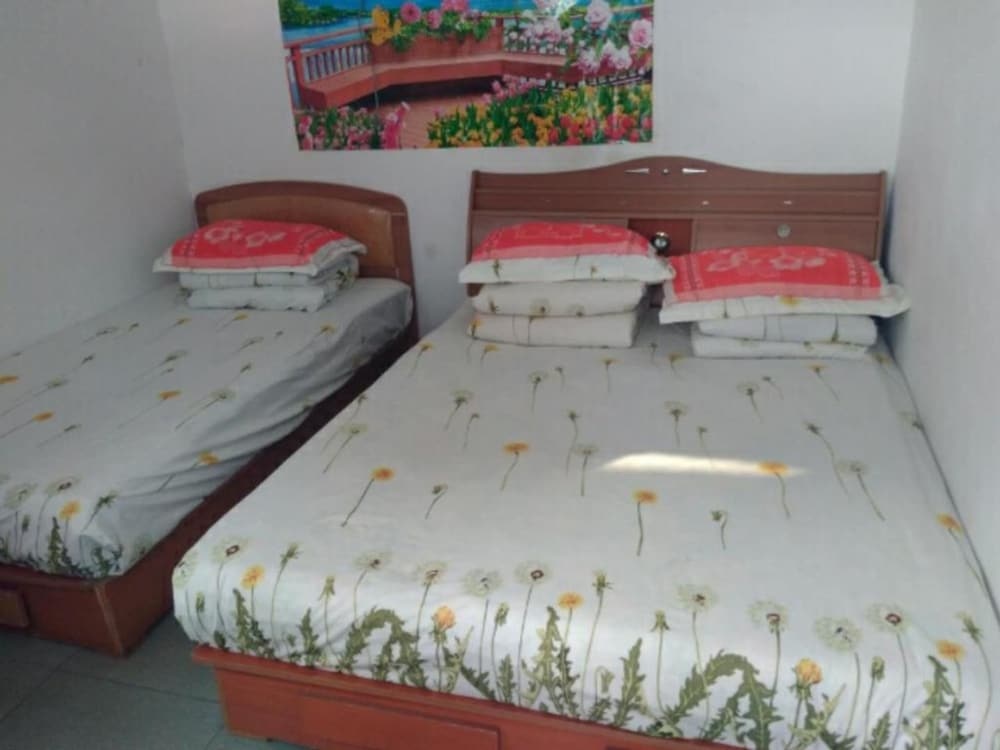 Qinglongxia Pinfu Scenic Farm Stay