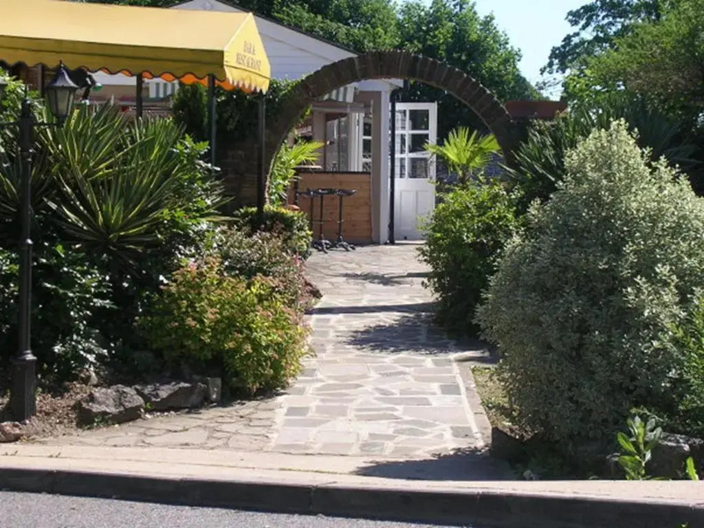 Canal Cottages