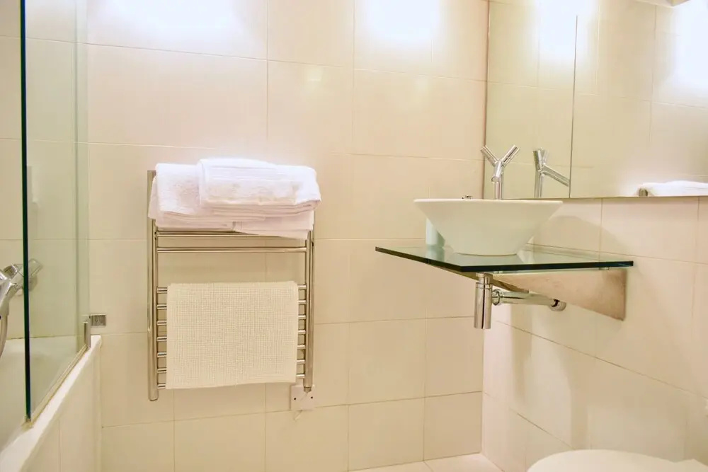 Elegant Mezzanine Studio Flat in Belsize Park
