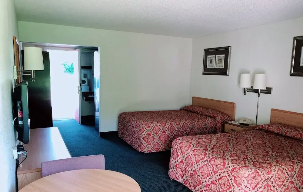 Hometown Inn Staunton VA near Hwy 11