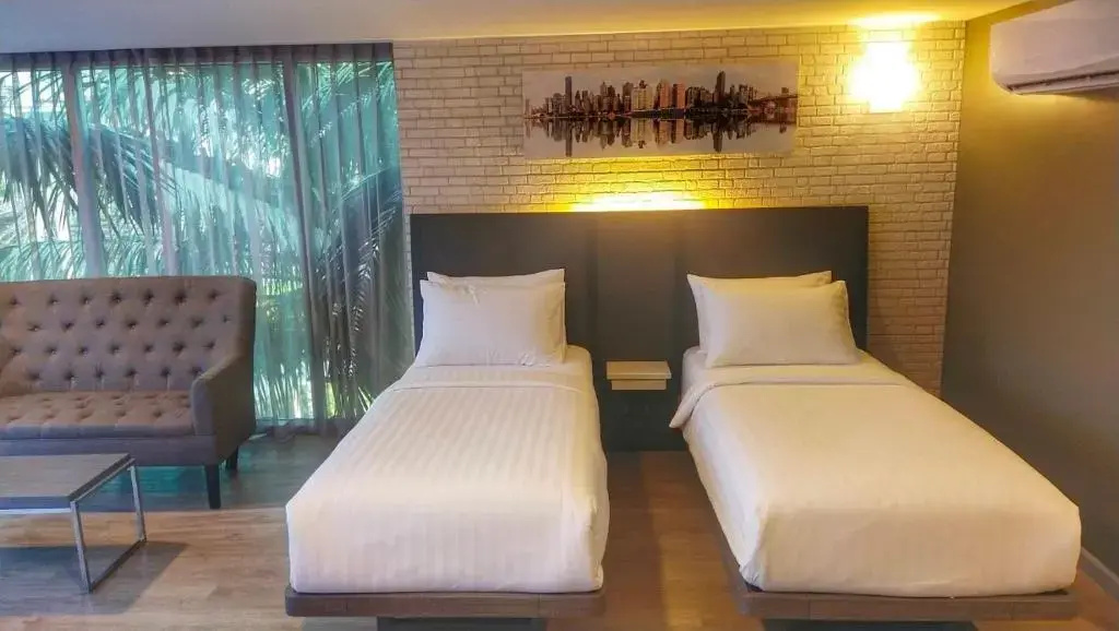 BB Glass House บีบี กลาสเฮ้าส์