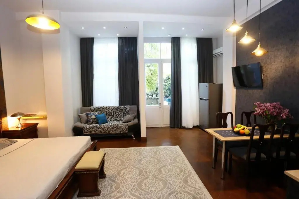 Apartments on Nikoladze 5