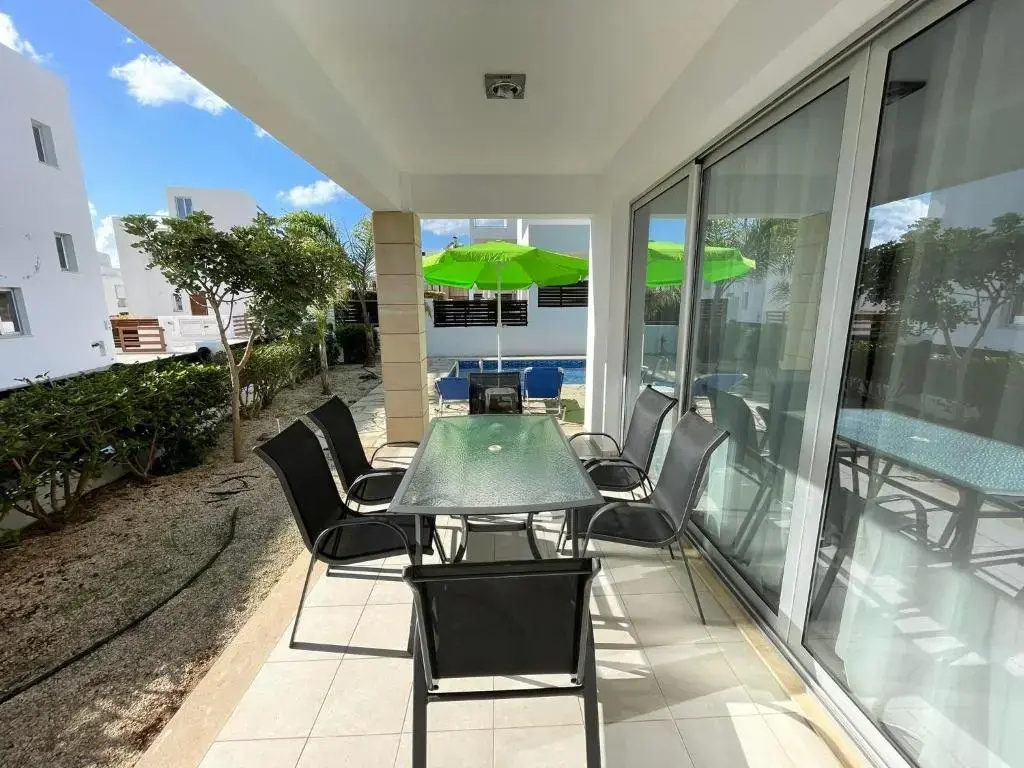 Villa Sunny Breeze In A Prime Spot Near Everything