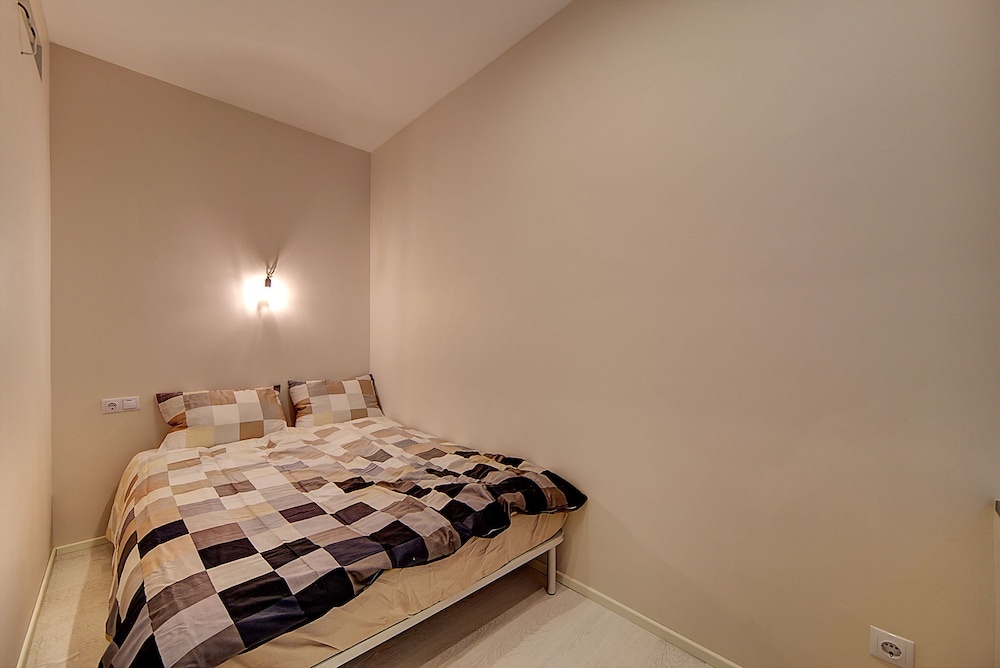 Home4day Apartment on Griboyedov Canal