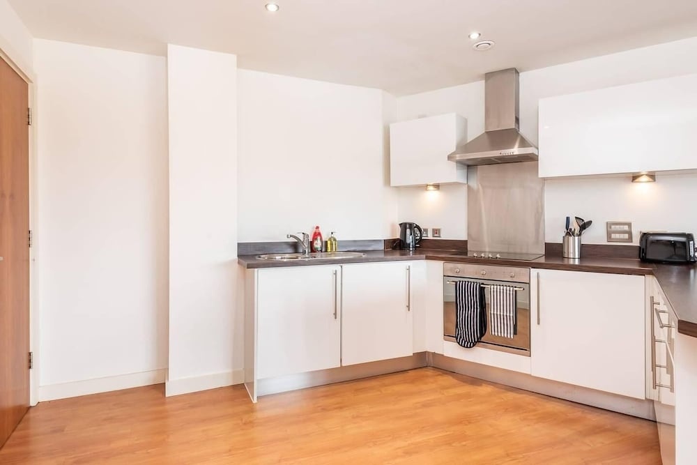 Light and Bright 1BR Apartment Close to Station