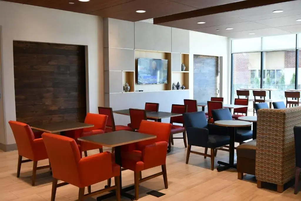 Holiday Inn Express & Suites - Romeoville - Joliet North by IHG