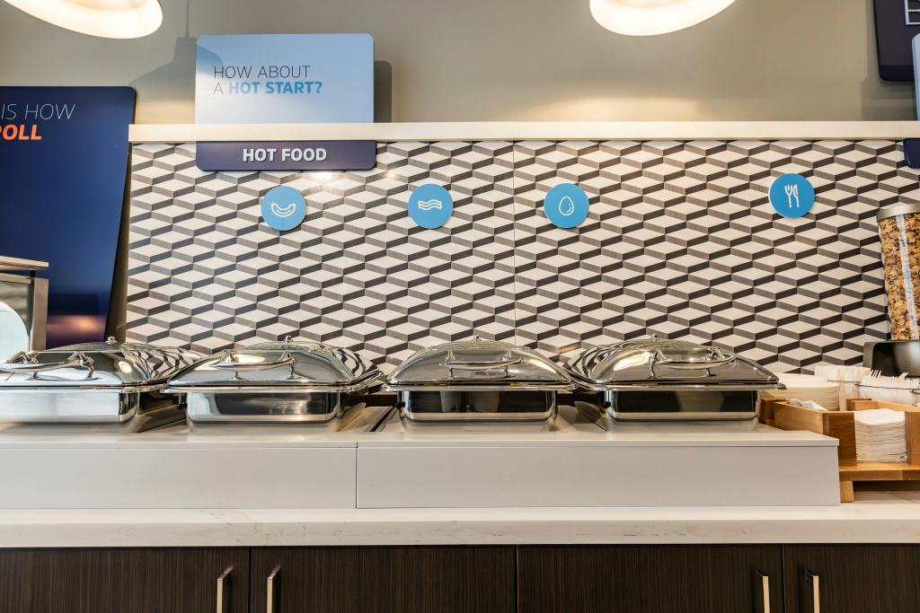 Holiday Inn Express & Suites Toronto Airport South by IHG