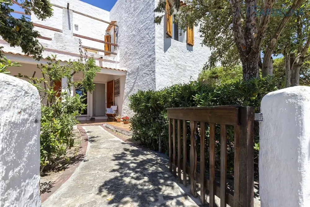 Sea View Villa for 11 People With Enclosed Park Near the Beach