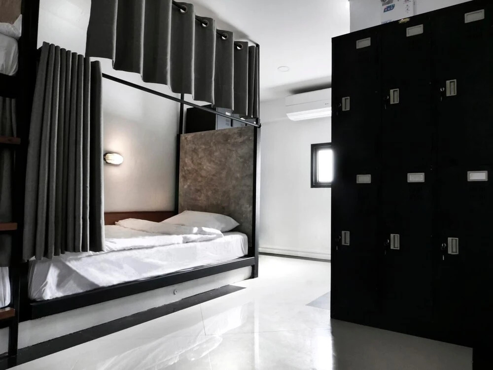 Hive Hostel - Adults Only