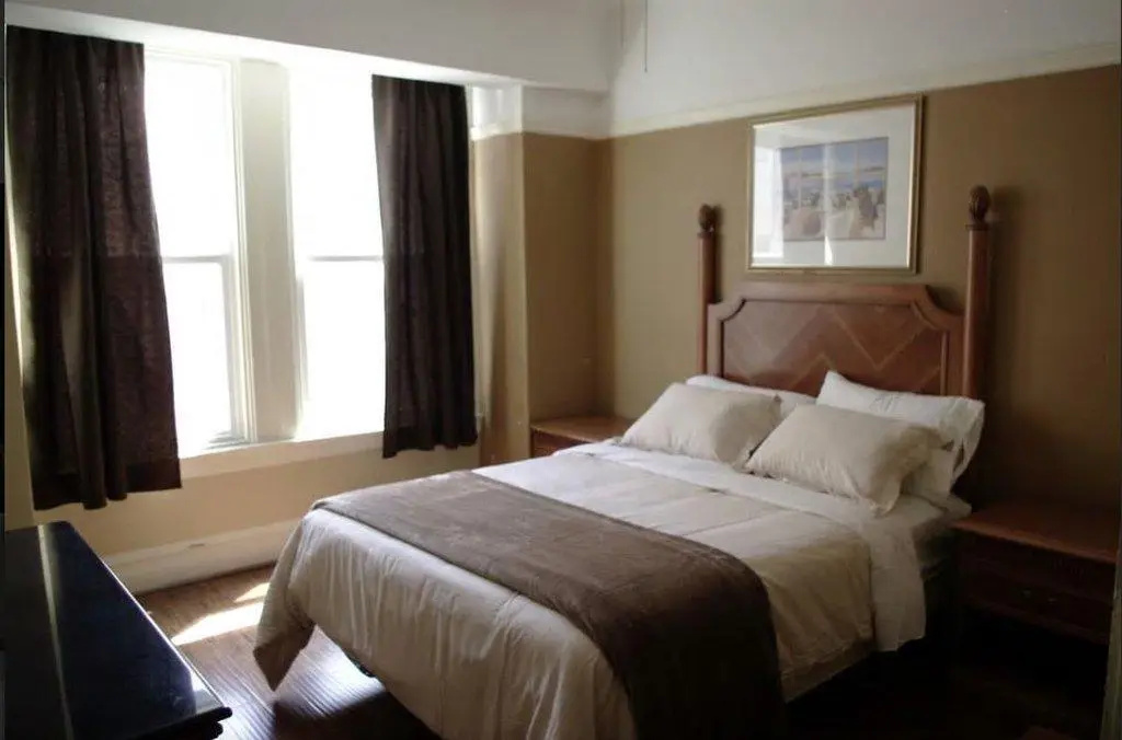 Yale Hotel