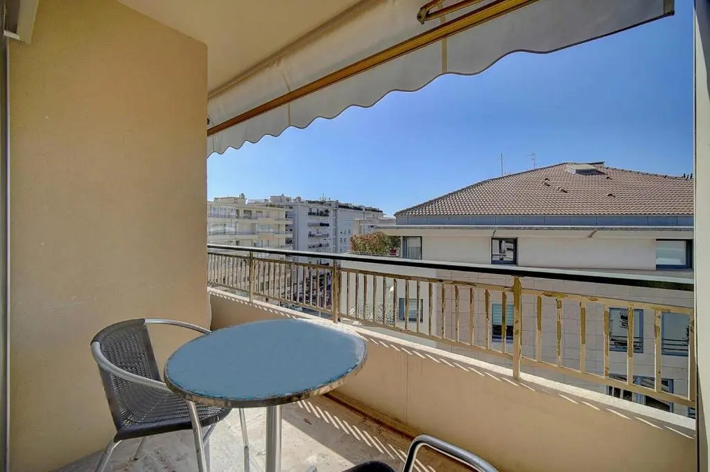 STUDIO MODERNE RENOVE 2MiN CROISETTE A0B166