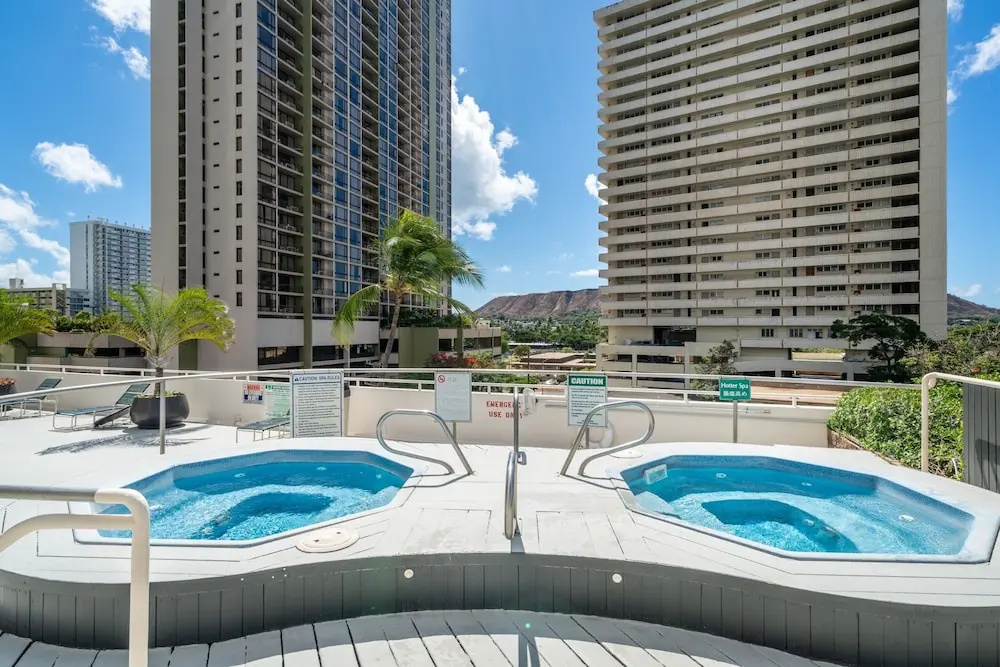 Deluxe Ocean and City View Waikiki Banyan Condo, Free Parking & Wi-Fi