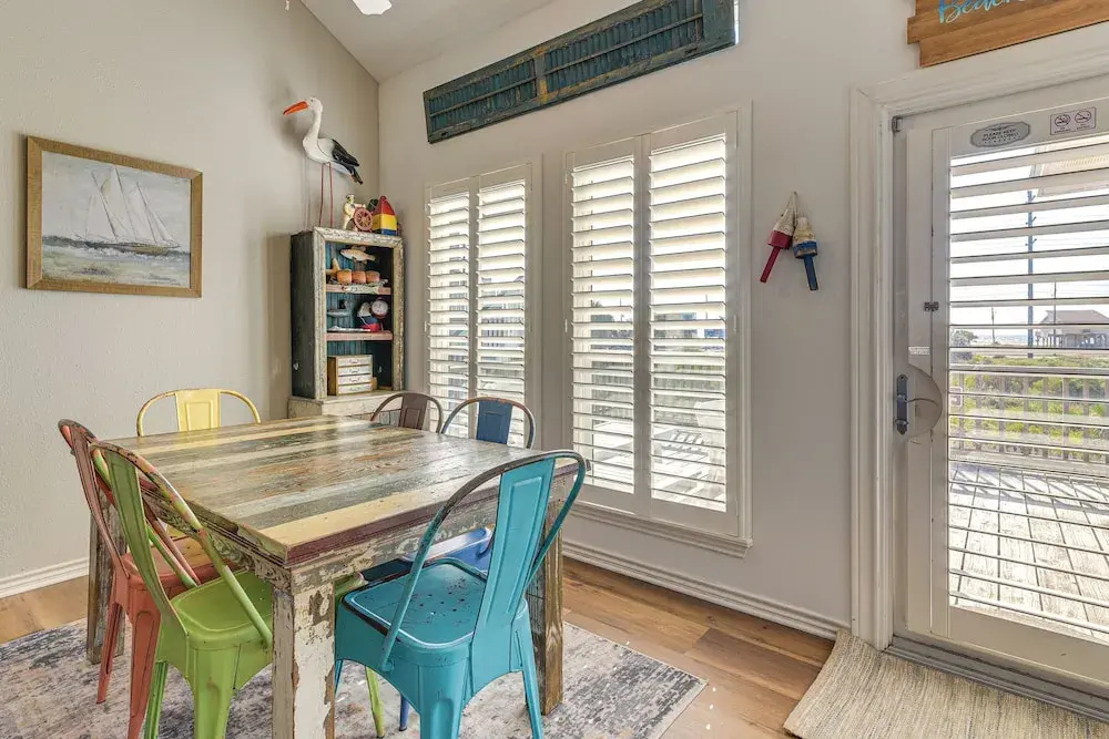 Ocean-view Beach House in Galveston, Dogs Welcome!