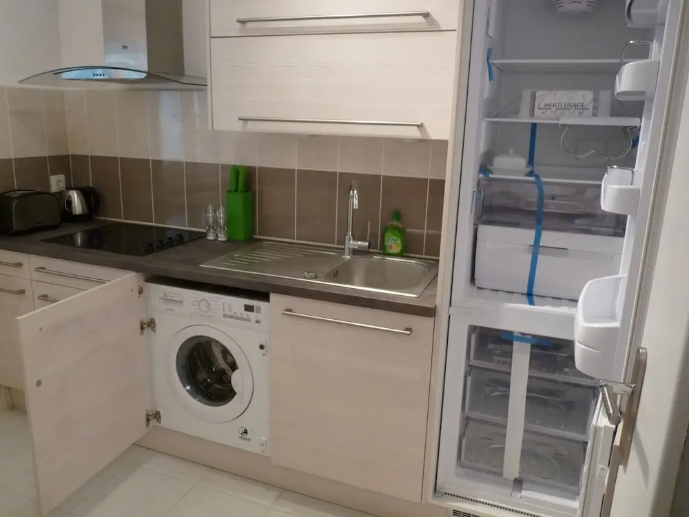 Apartment 82