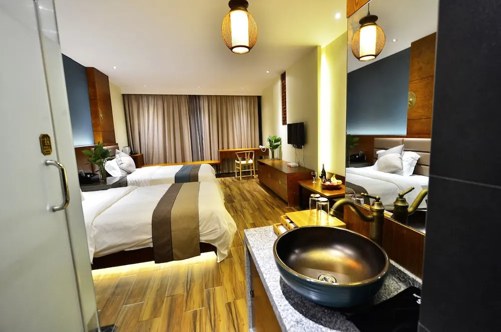 CTN LiRiver Boutique Hotel