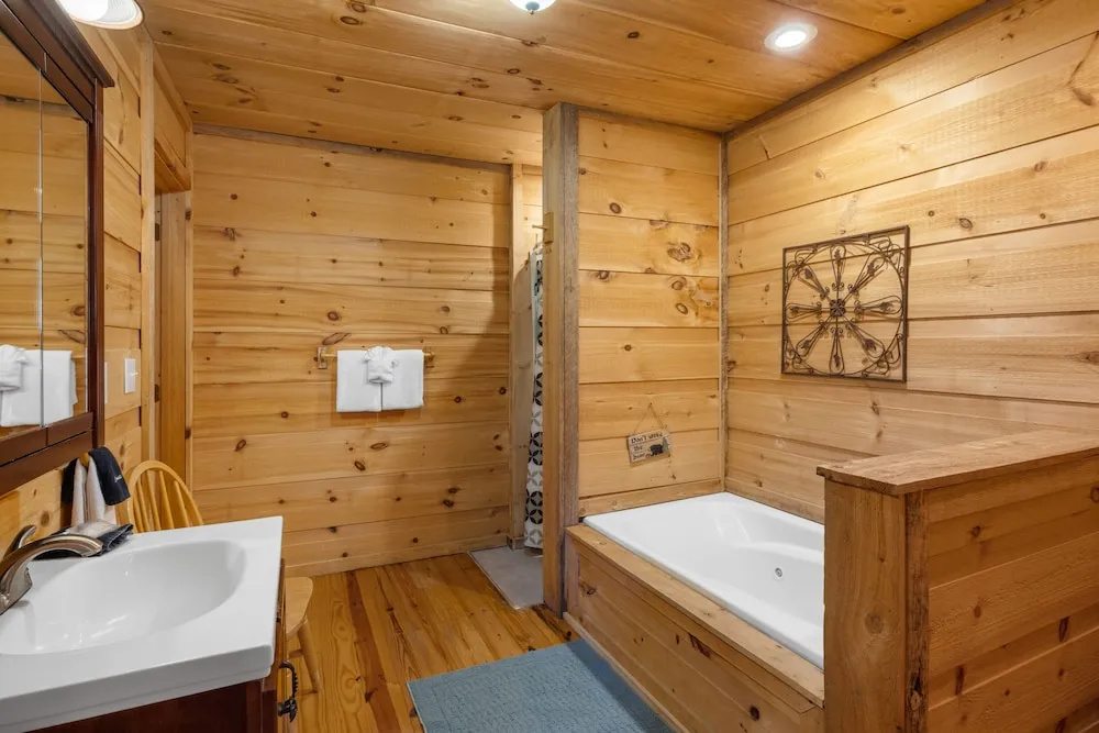 Games With A View 3 Bedroom Cabin by RedAwning
