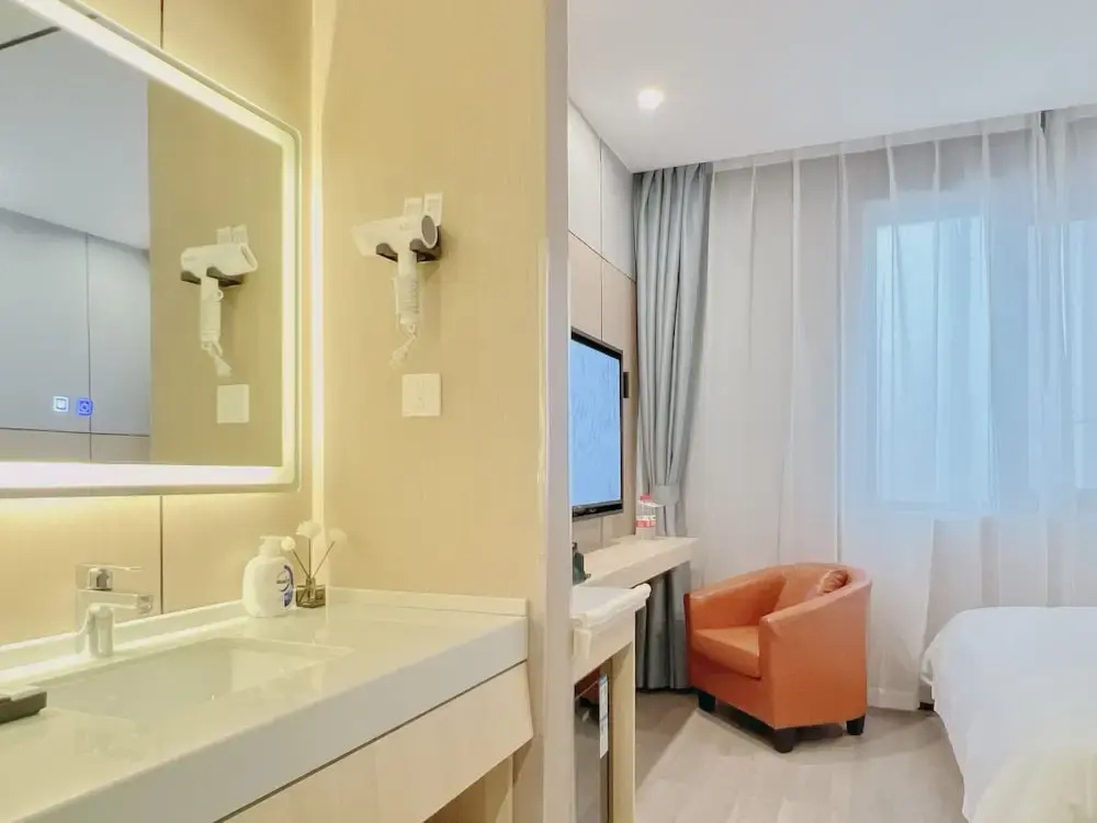 Dayin Youth Hostel - Old Town & People's Square& Rail Hub -Social Area -Bar -Café -Gym -Free Laundry Luggage Storage -24H Front Desk -English Service