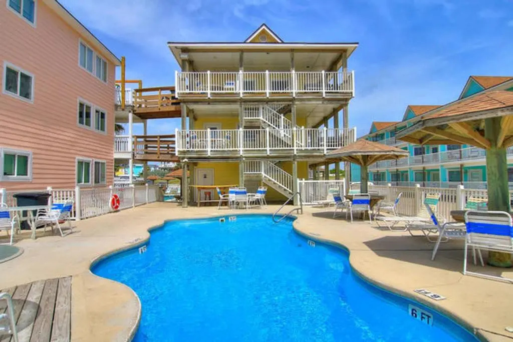 Beachgate CondoSuites and Oceanfront Resort