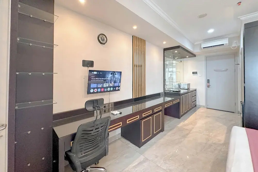 Lavish And Comfy Look Studio At Grand Sungkono Lagoon Apartment