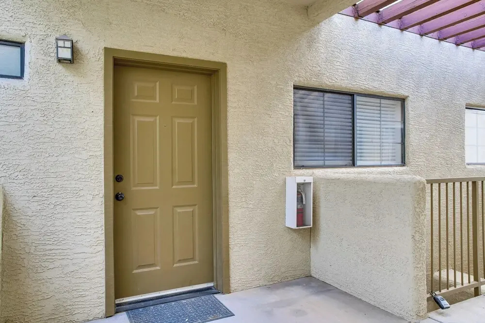 Condo 1 Mi to South Mountain Park! Unwind Poolside