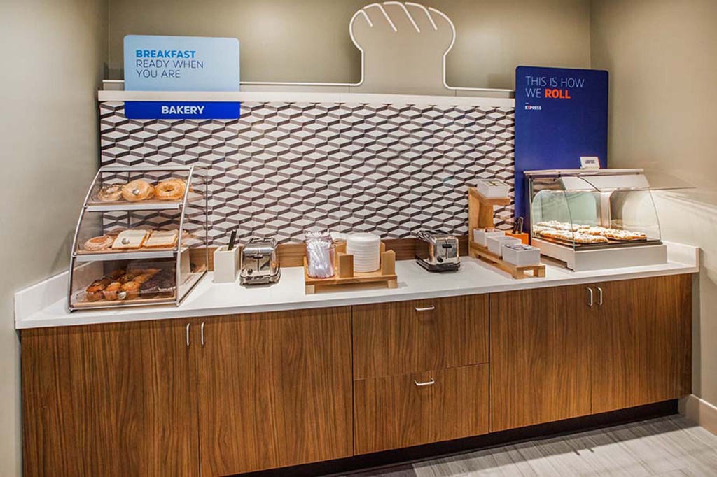 Holiday Inn Express & Suites Lubbock Central - Univ Area by IHG