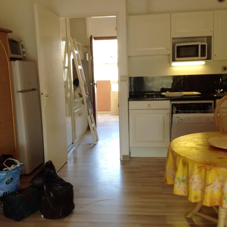 Apartment With one Bedroom in Cavalaire-sur-mer, With Wonderful sea View and Furnished Balcony - 50 m From the Beach