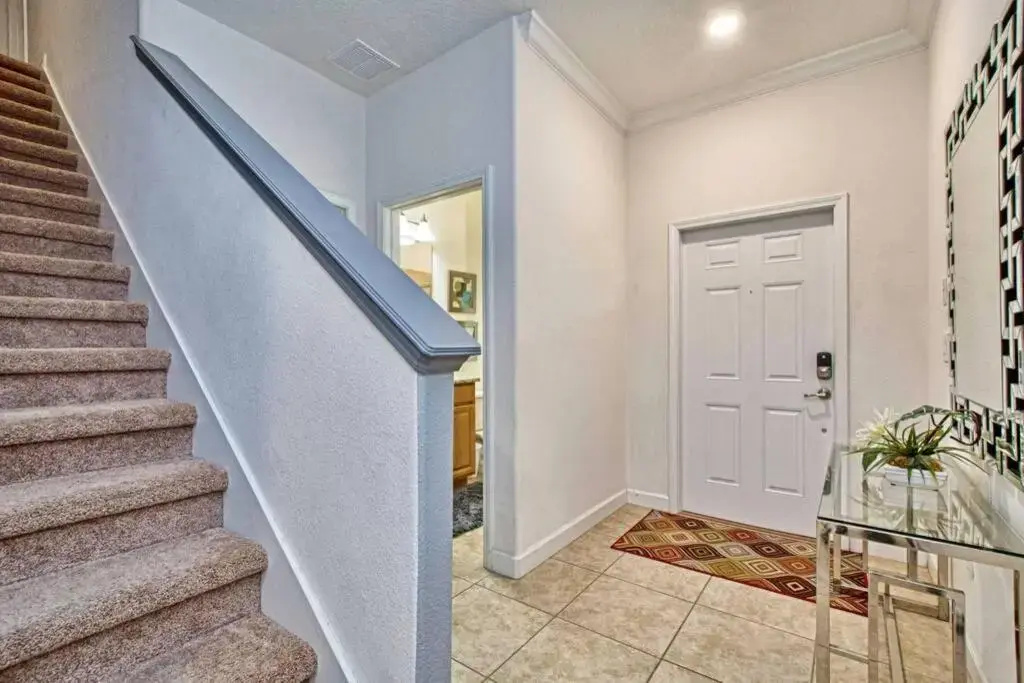 ORLANDO-DISNEY - ENTIRE HOME - 4BD, 3 Baths, WiFi, Private Pool