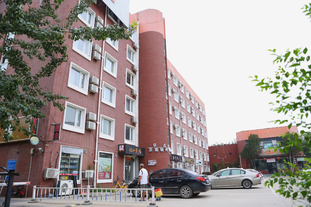 7 Days Premium (Beijing Dabaotai Luhua Road)