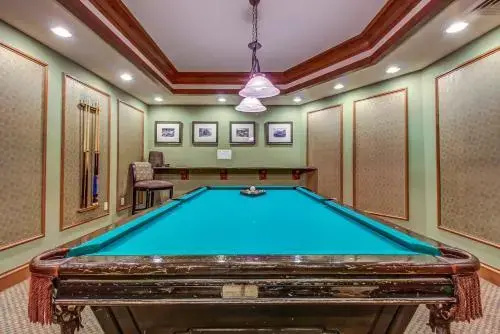 Eagle Springs East 206: White Fir Suite