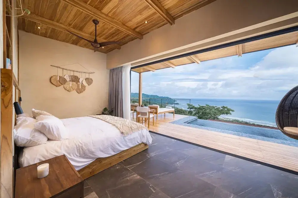LALOON Luxury Suites